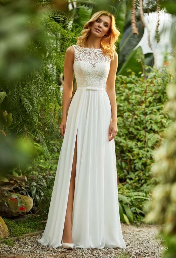 30 bridal dresses. Choose the right dress, we are confident that it will be beautiful for the wedding.