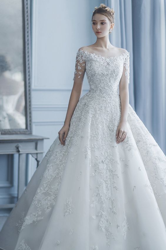 30 bridal dresses. Choose the right dress, we are confident that it will be beautiful for the wedding.