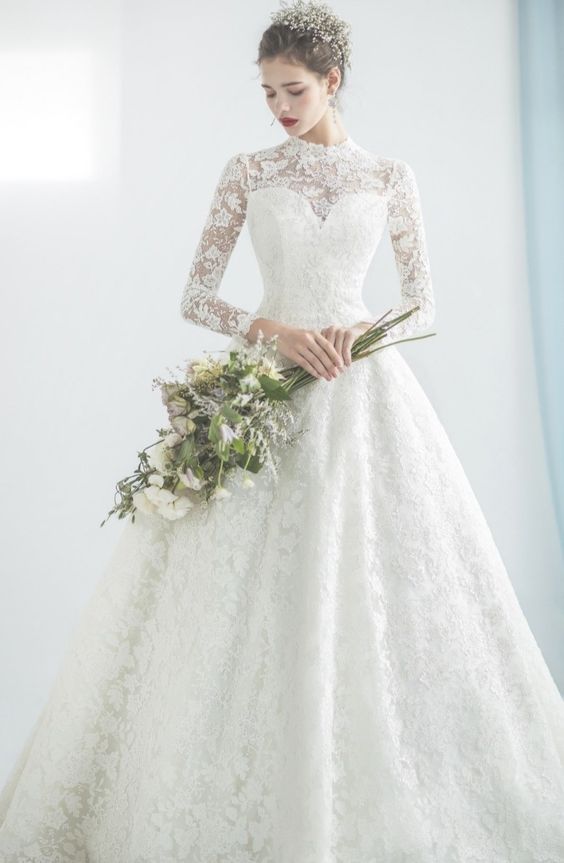 30 bridal dresses. Choose the right dress, we are confident that it will be beautiful for the wedding.