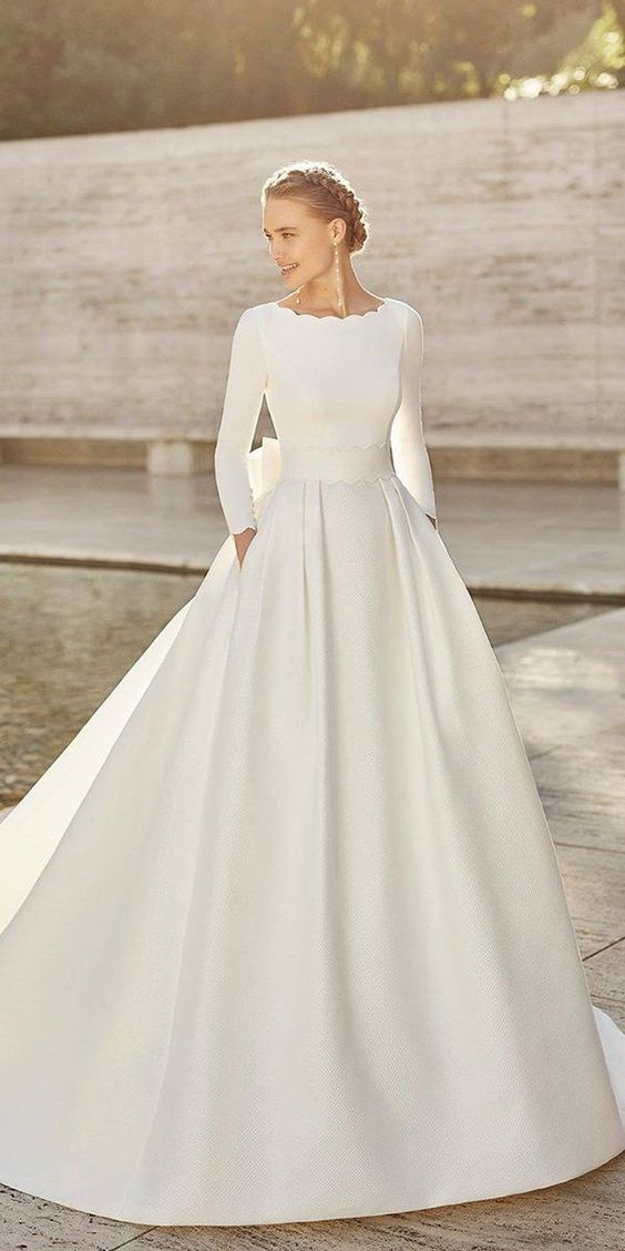 30 bridal dresses. Choose the right dress, we are confident that it will be beautiful for the wedding.