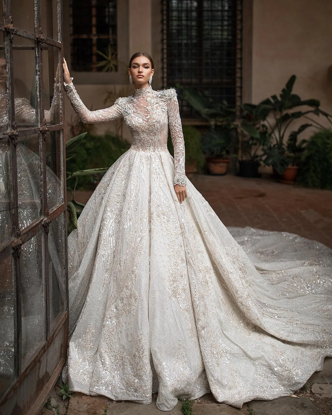 30 bridal dresses. Choose the right dress, we are confident that it will be beautiful for the wedding.