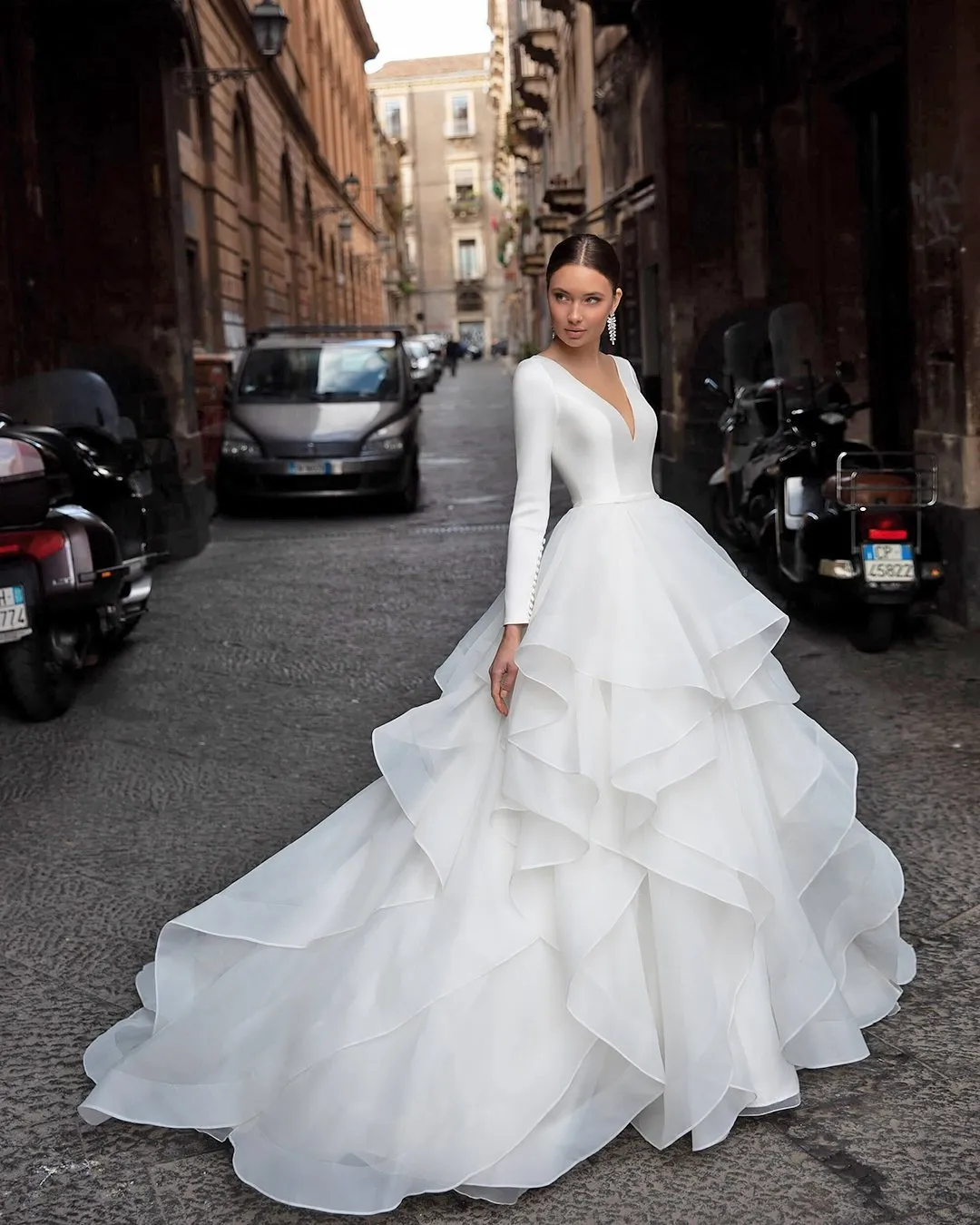 30 bridal dresses. Choose the right dress, we are confident that it will be beautiful for the wedding.