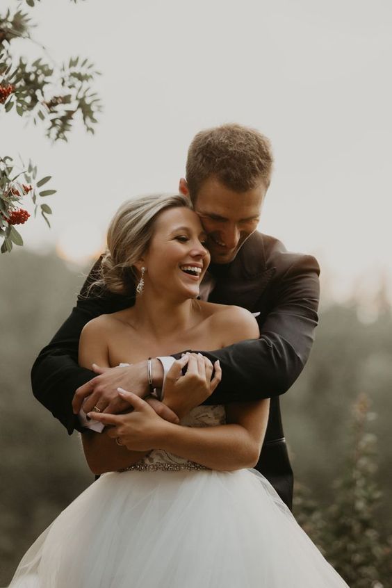 20 posing techniques for the bride and groom